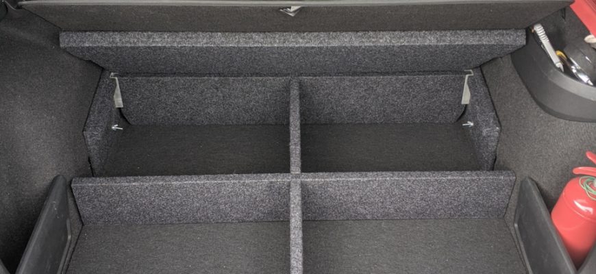 Фальш панель багажника Шкода Карок